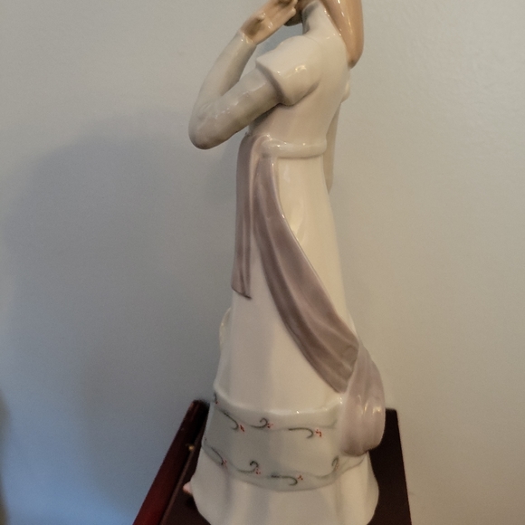 Casades - Porcelain Figurine Lady With Floral Hat - 12.5” Tall - Made In Spain - Picture 3 of 11